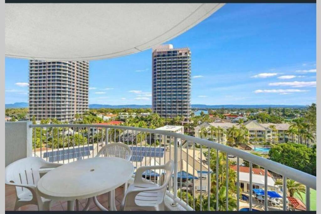 Surfers/Broadbeach Pool View. Free Parking & Wifi Gold Coast Exterior foto