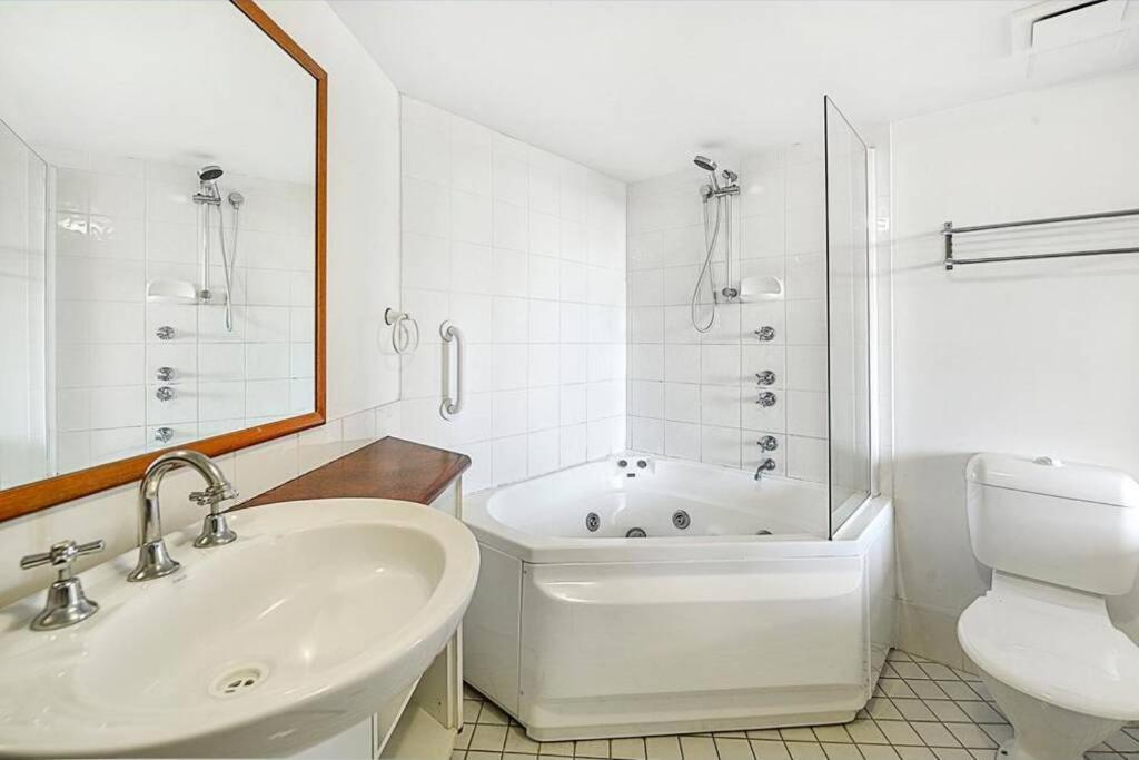 Surfers/Broadbeach Pool View. Free Parking & Wifi Gold Coast Exterior foto